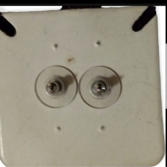 NWOT STERLING SILVER & CZ PYRAMID STUD EARRINGS - Picture 4 of 5